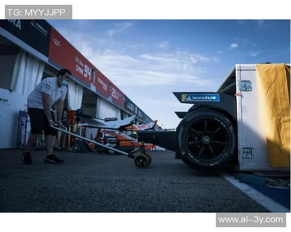 头号男友粉WNBA球星里斯赴欧洲亲临柏林赛场感受篮球魅力