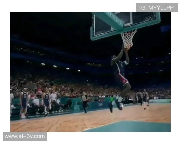 爱德华兹回忆麦丹转身暴扣瞬间感叹那个球实在太帅了