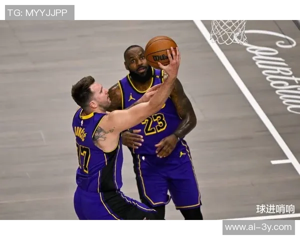 肯尼直言詹东里三人同场难以发挥一个球难以满足他们的需求 肯尼直言詹东里三人同场难以发挥一个球难以满足他们的需求